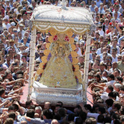 Virgen-Rocio-visitando-Jerez-aldea_1469263404_122082091_667x375